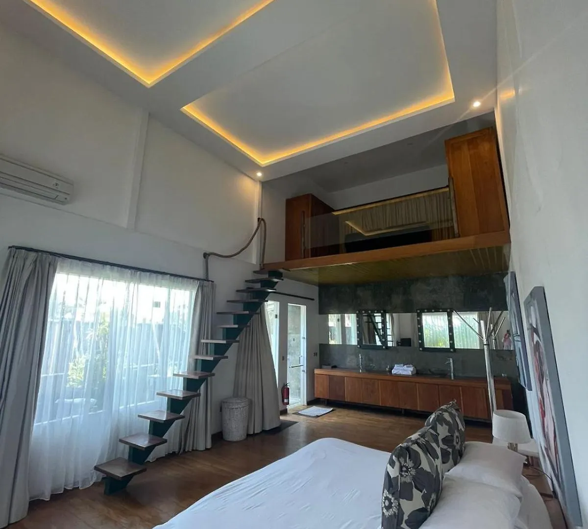 Saga Villas ULTRA Seminyak Indonesia